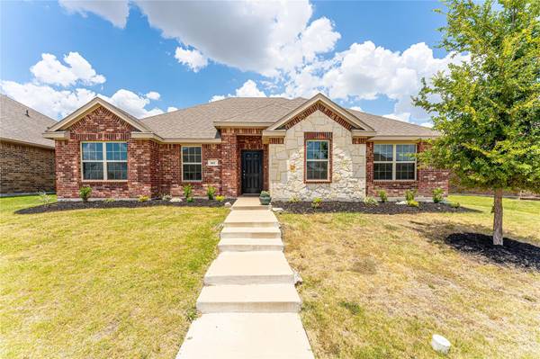 517 Clearlake Drive, Waxahachie, TX 75165