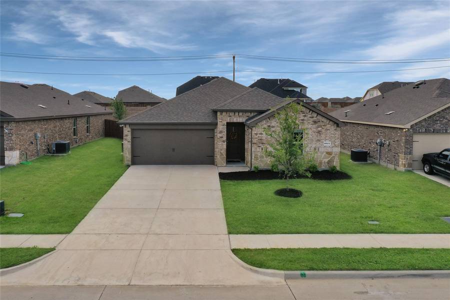 8024 Gallup Avenue, Aubrey, TX 76227