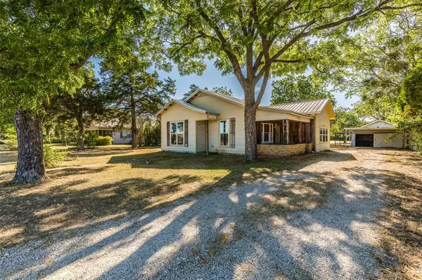 806 N Reagan Street, West, TX 76691