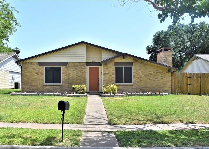 2822 Saint George Drive, Garland, TX 75044