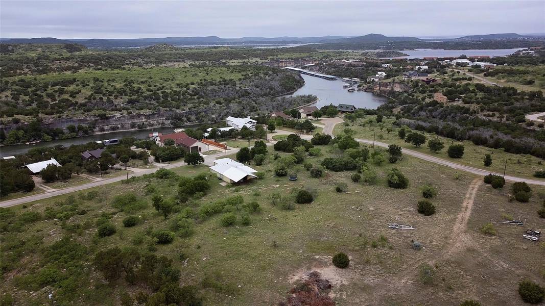 1053 Bluff Creek Drive, Strawn, TX 76475