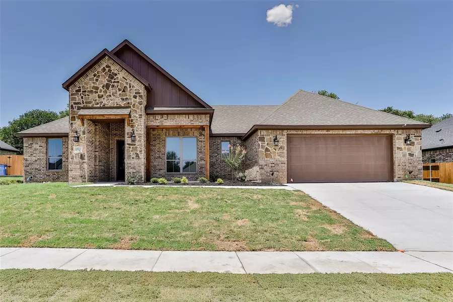 528 Woodland Drive, Azle, TX 76020