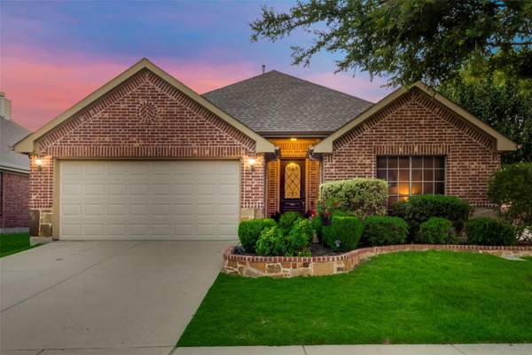 943 Lake Grove Drive, Little Elm, TX 75068