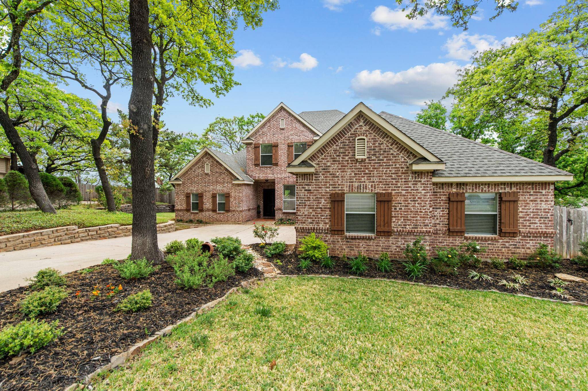 Trophy Club, TX 76262,5 Shady Oaks Court