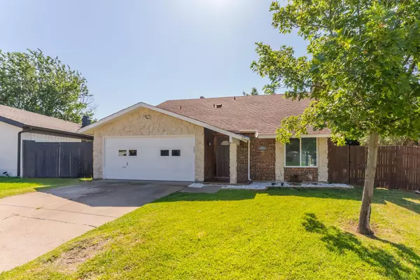 2214 Colonial Place, Carrollton, TX 75007