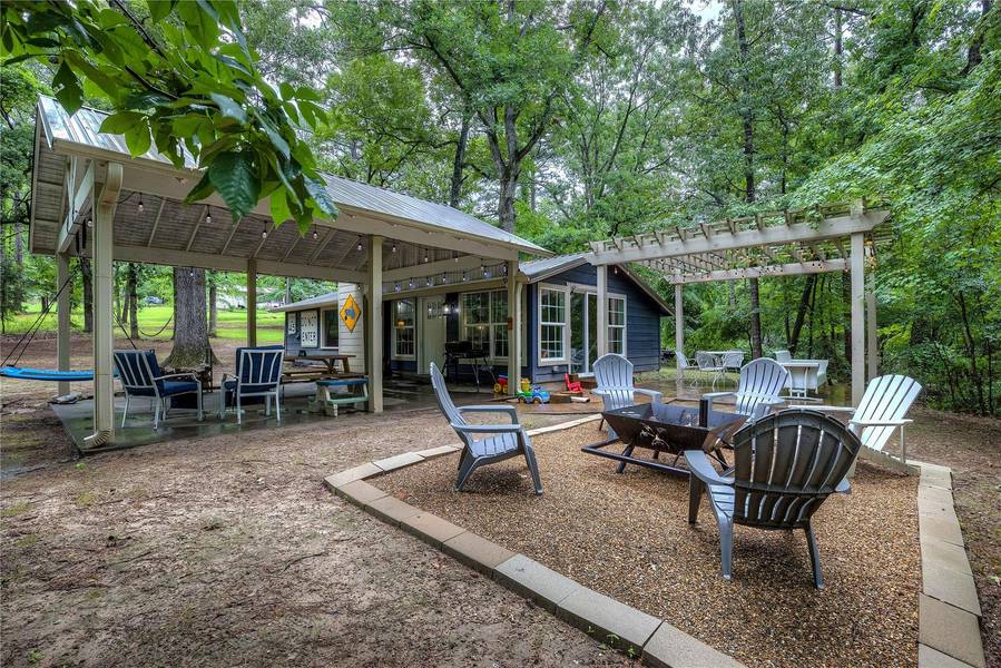 163 Private Road 8576 - Cabin 9, Winnsboro, TX 75494