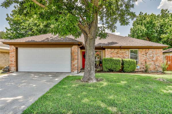 6120 Kary Lynn Drive S, Watauga, TX 76148