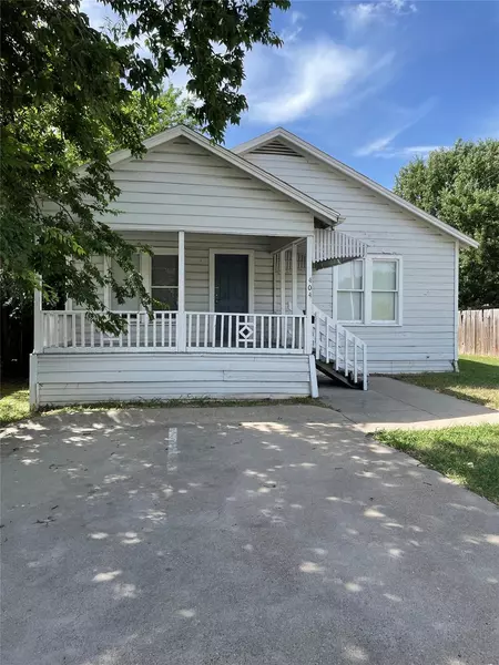 404 W Lampasas Street, Ennis, TX 75119