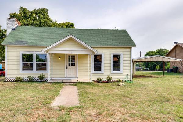 313 W Boyd Avenue, Boyd, TX 76023