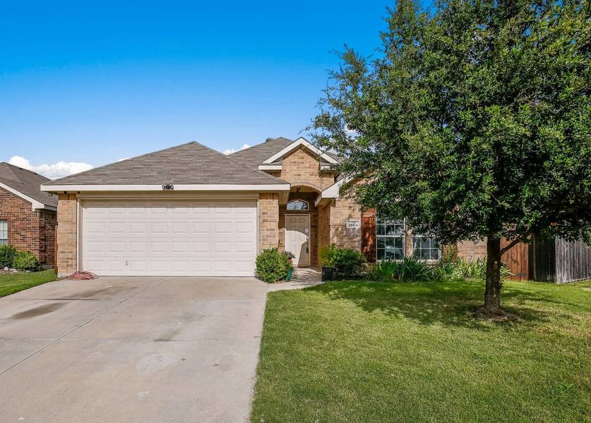 2504 Wakecrest Drive, Fort Worth, TX 76108