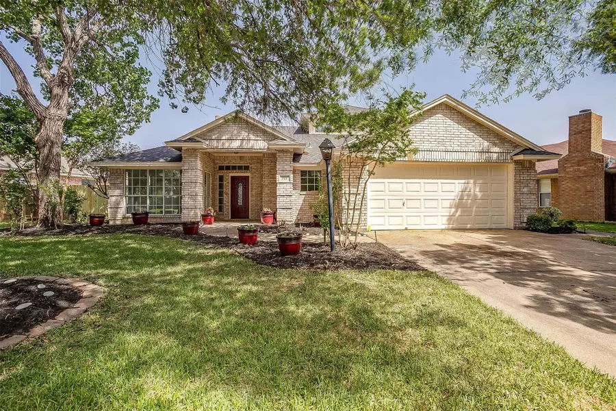 705 Stonebrooke Drive, Burleson, TX 76028