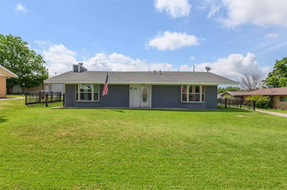 Bowie, TX 76230,139 Zipper Street