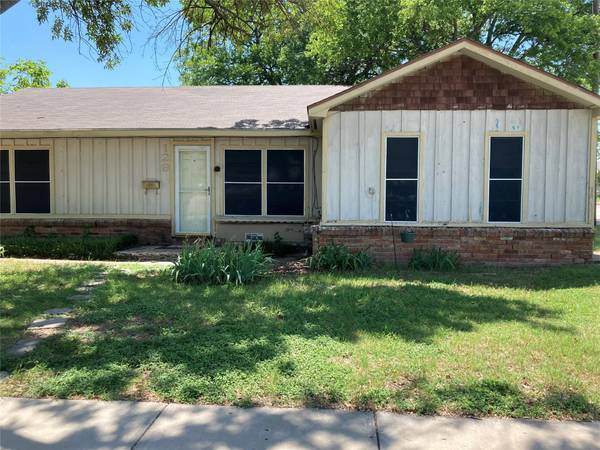 129 Western Avenue,  Saginaw,  TX 76179