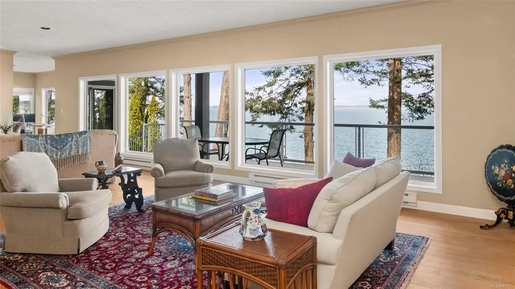 Saanich, BC V8Y 2L6,4771 Timber Pl