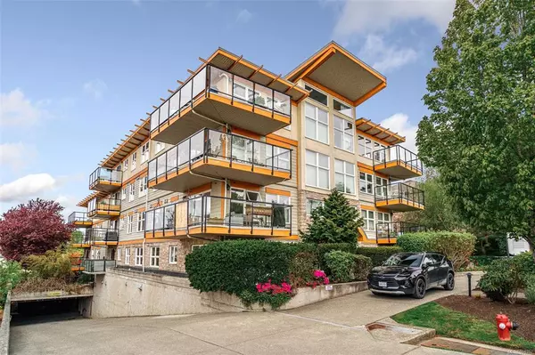 Saanich, BC V9A 1T3,2940 Harriet Rd #102