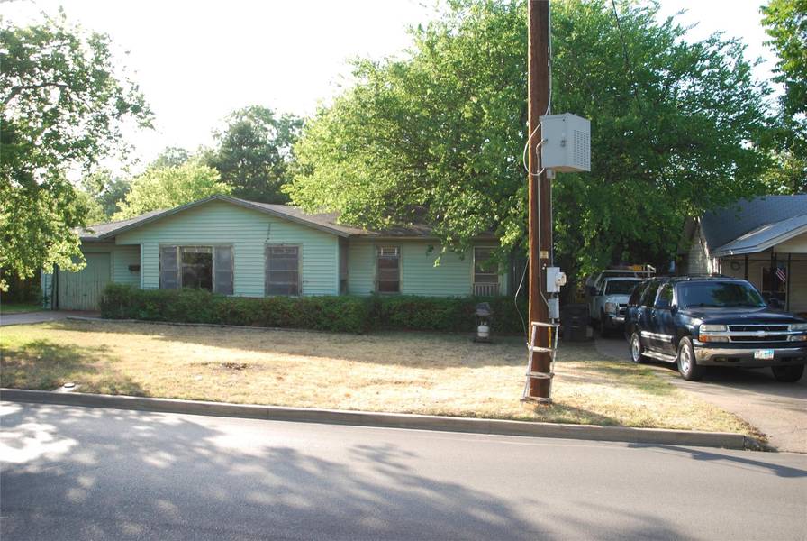 212 Woodard Avenue, Cleburne, TX 76033