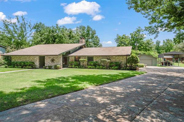 1904 Thomas Lee Road, Bonham, TX 75418