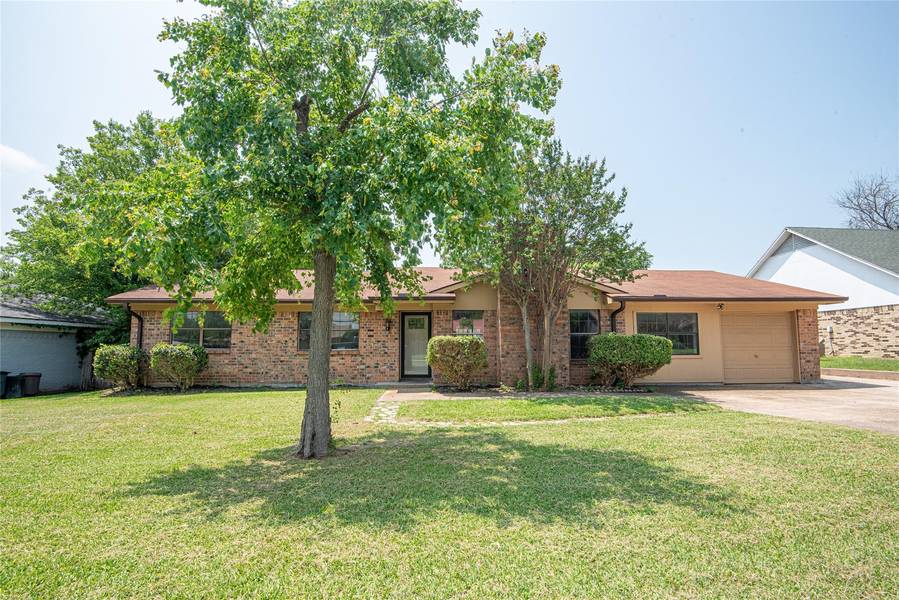 212 Childers Avenue, Benbrook, TX 76126