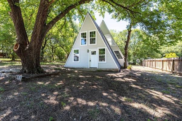 2927 Post Oak Street, Granbury, TX 76048