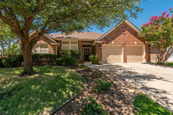 6877 Shoreview Drive, Grand Prairie, TX 75054