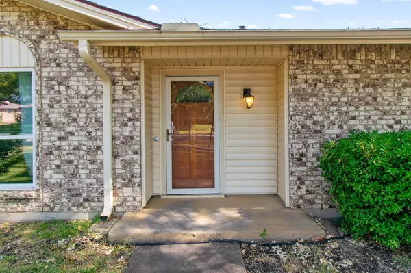 Arlington, TX 76014,1011 Charleston Court