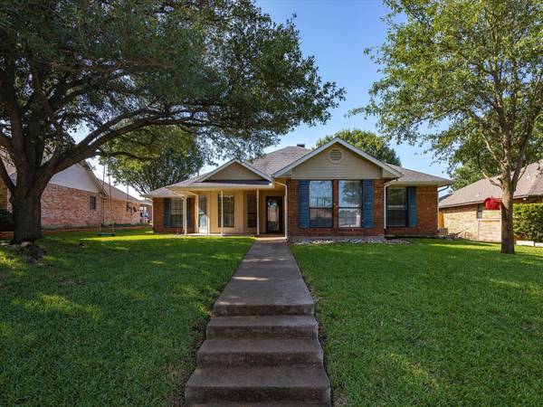 1305 Casa Linda Street, Ennis, TX 75119