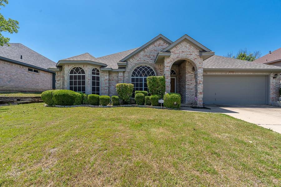 6728 Dogwood Lane, North Richland Hills, TX 76182