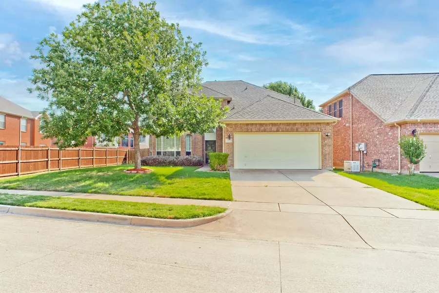 2733 Maple Creek Drive, Fort Worth, TX 76177