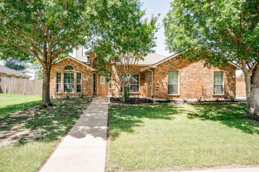 1029 Benjamin Drive, Burleson, TX 76028