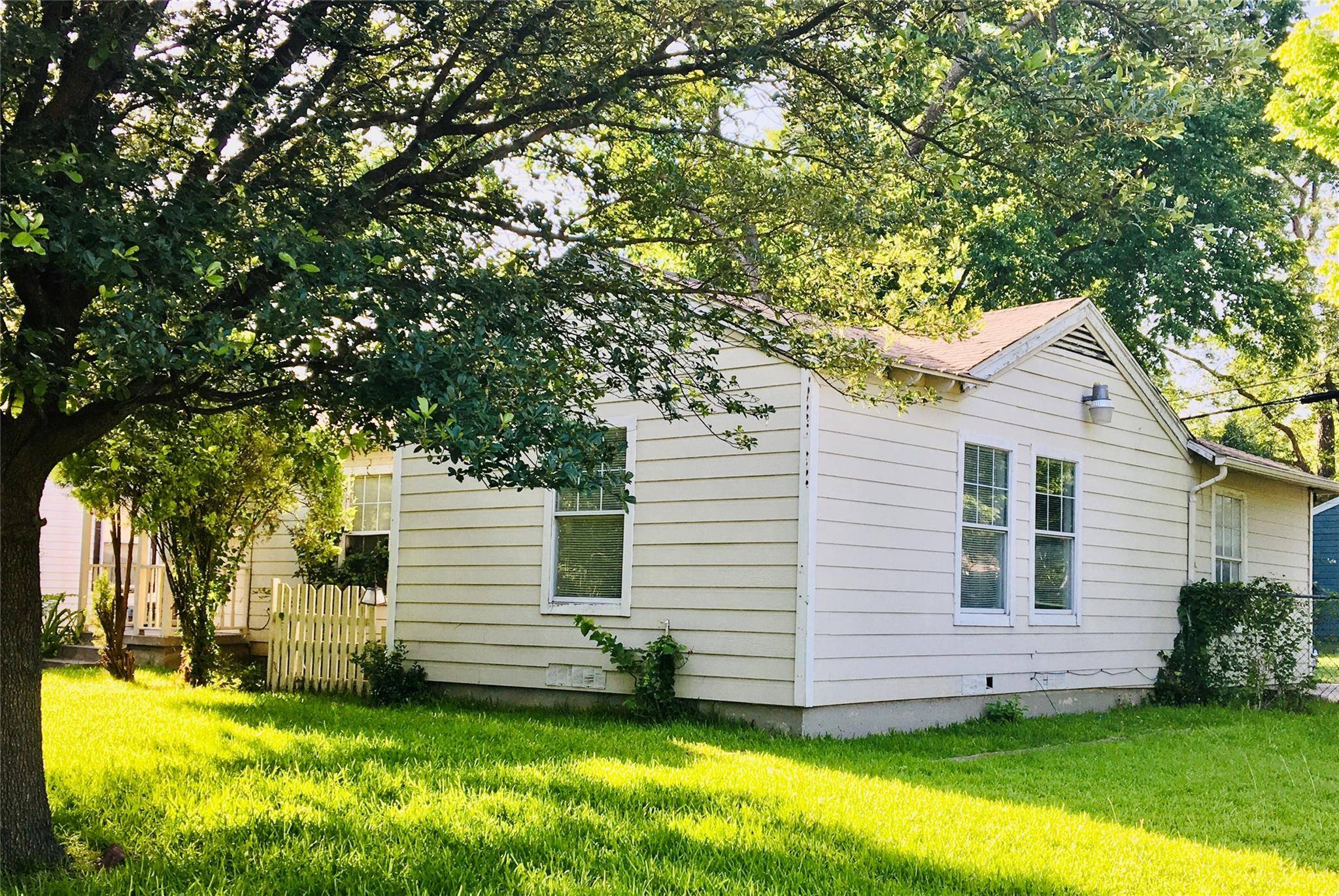 1623 S Farola Drive, Dallas, TX 75228