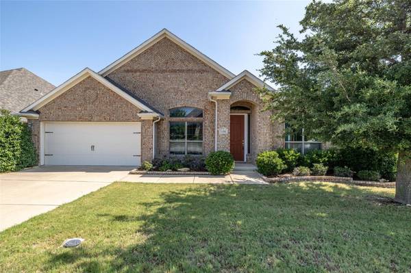 1106 Newchester Drive, Roanoke, TX 76262