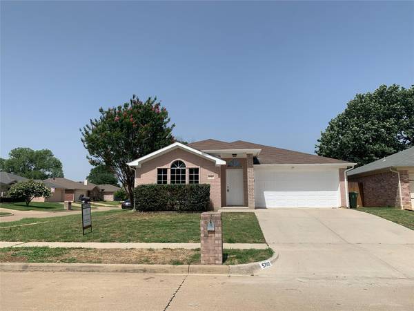 5702 Alicante Drive, Arlington, TX 76017