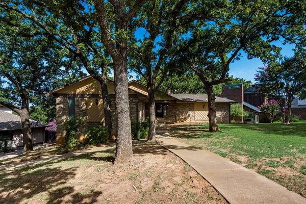 207 Phoenix Drive, Trophy Club, TX 76262