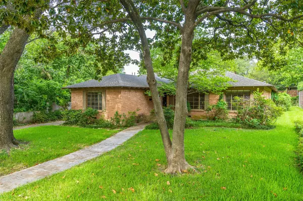 Dallas, TX 75214,6362 Saratoga Circle