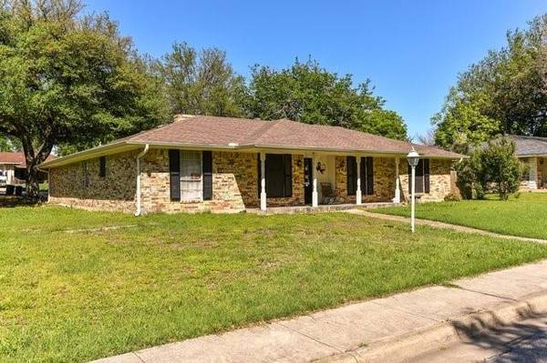 924 Westlake Drive, Desoto, TX 75115