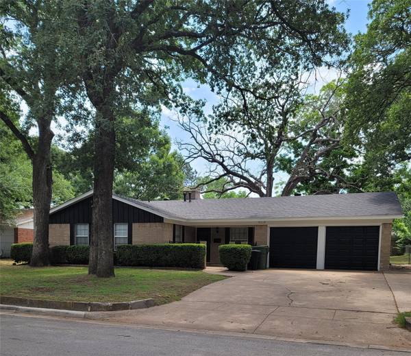 211 Cedar Street, Mansfield, TX 76063