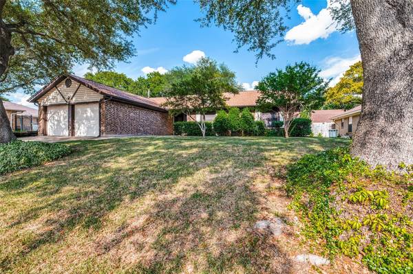 401 Live Oak Drive, Euless, TX 76040