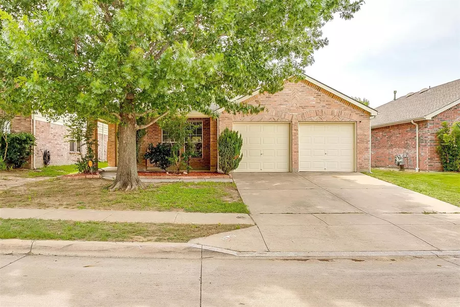 5913 Westgate Drive, Fort Worth, TX 76179