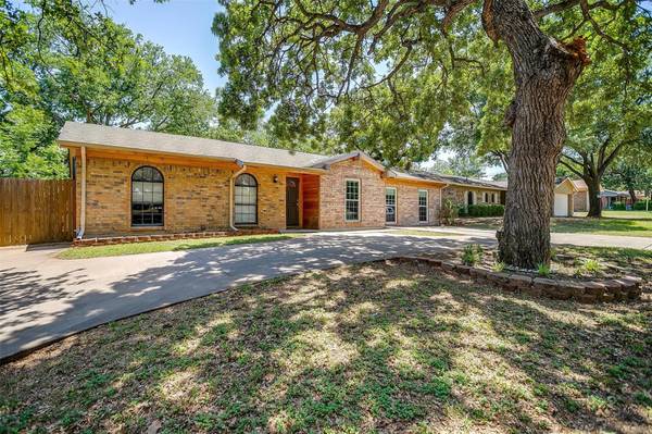 224 Michael Drive, Burleson, TX 76028