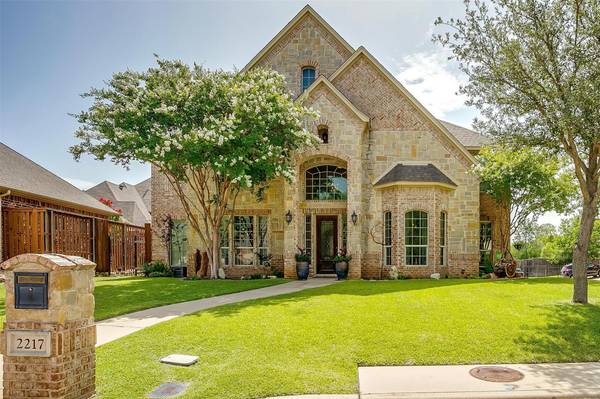 2217 Farrington Lane, Hurst, TX 76054