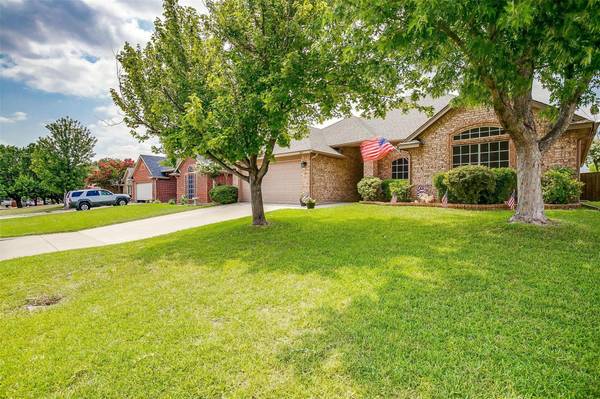 1605 Cheyenne Trail, Mansfield, TX 76063