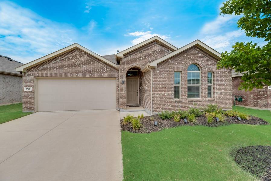 1790 Alamandine Avenue, Cross Roads, TX 76227