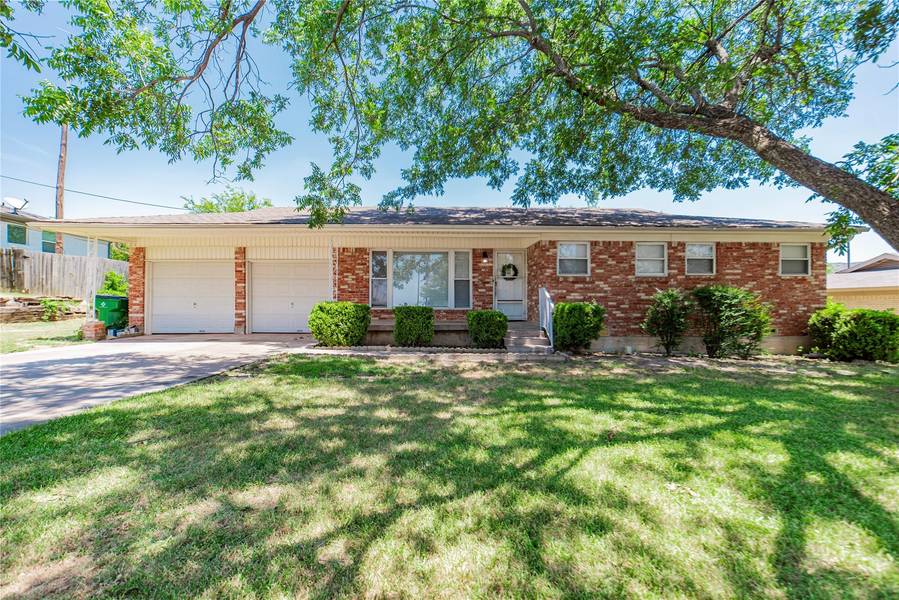 705 S Cowan Street, Decatur, TX 76234