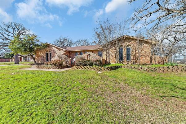 104 S Briaroaks Road, Burleson, TX 76028