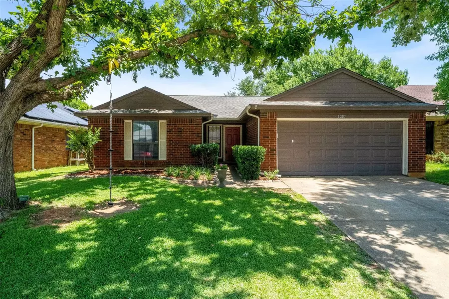 1207 Trenton Lane, Euless, TX 76040