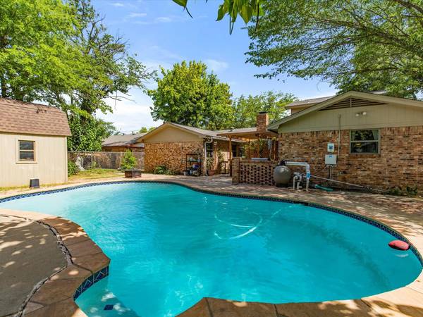 516 Christie Court, Everman, TX 76140