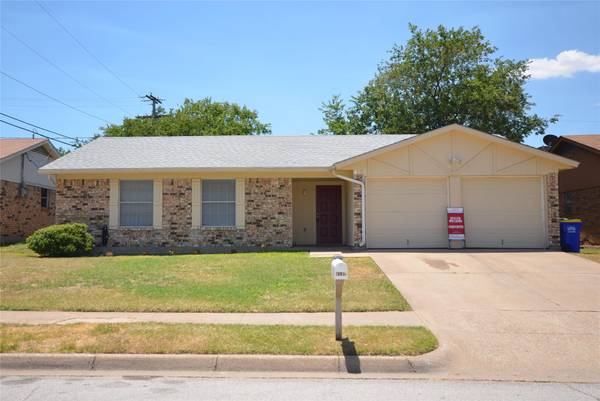 6532 Stardust Drive S, Watauga, TX 76148