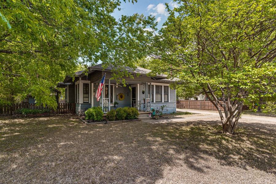 506 W Willingham Street, Cleburne, TX 76033