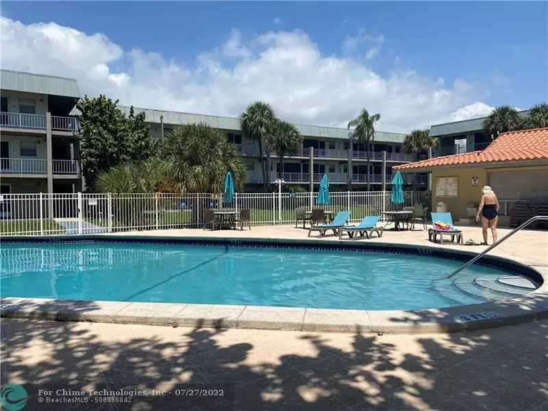 250 Layne Blvd  #204, Hallandale Beach, FL 33009