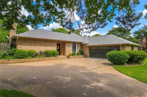 2608 NORTHHAVEN DR., Longview, TX 75605